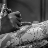Odkryj tajemnice salonów tatuażu: Porady dla pierwszych klientów